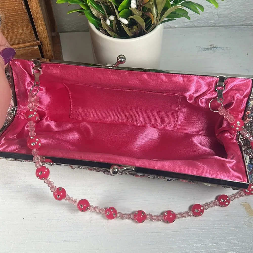 LA VIOLA Pink Clutch Kiss Lock Pink Lined Evening Prom Bag
W/ Strap NWOT - Picture 7 of 16